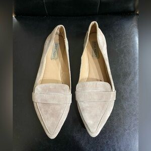 Steve Madden tan suede loafer-style flat.  Size 9.5.